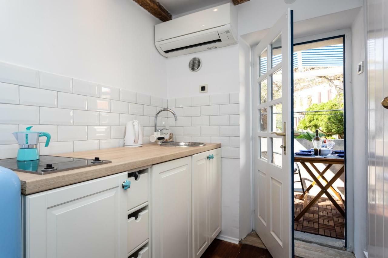 شقة Little House In Baska المظهر الخارجي الصورة