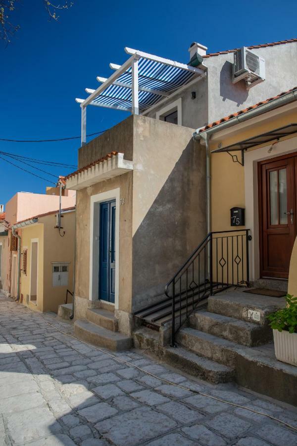 شقة Little House In Baska المظهر الخارجي الصورة