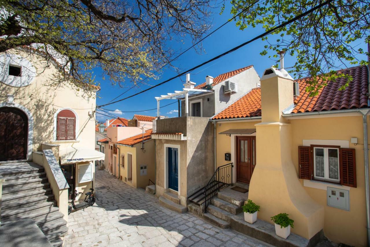 شقة Little House In Baska المظهر الخارجي الصورة